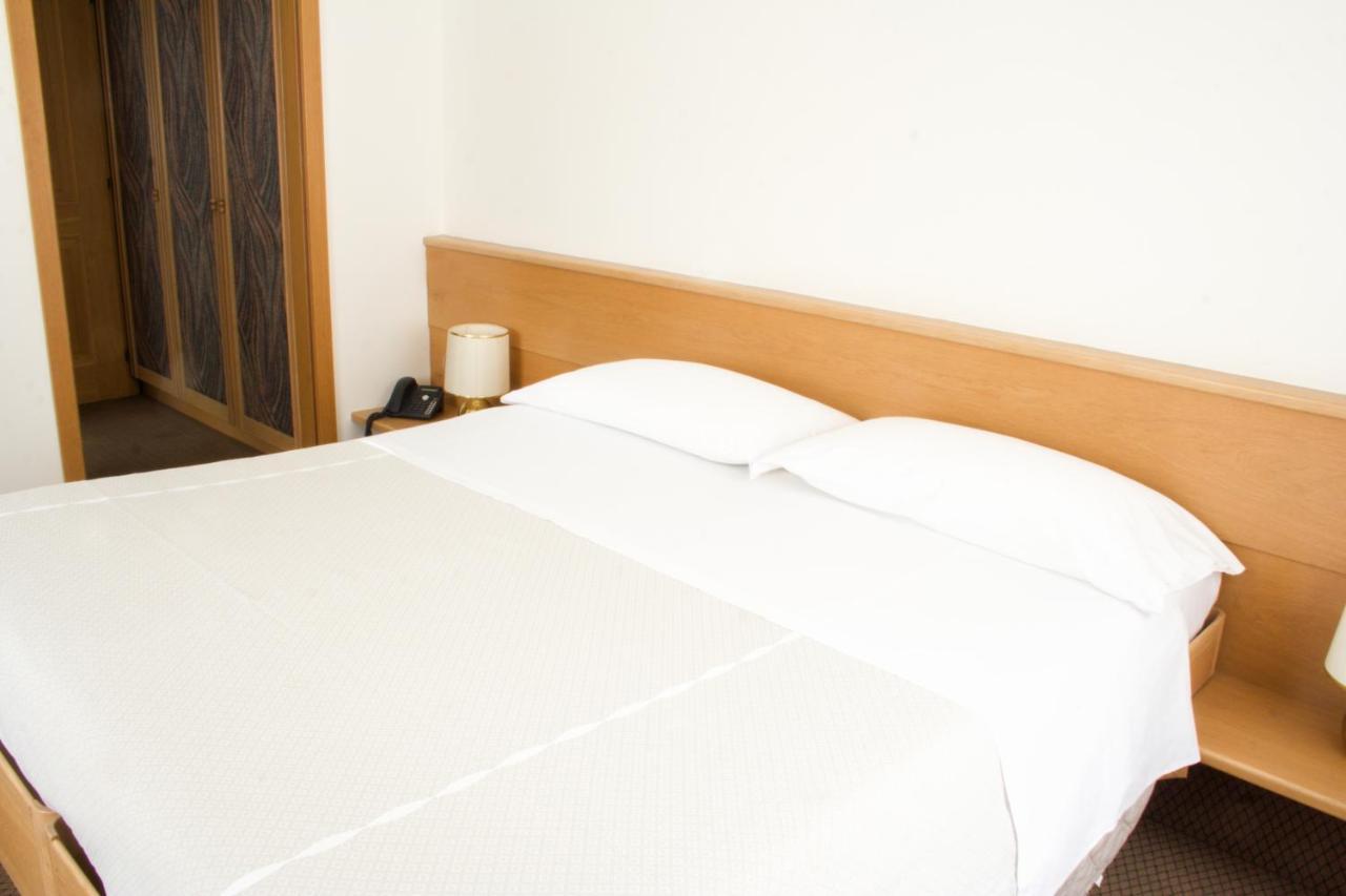 Hotel Villa Regina Levico Terme Bagian luar foto