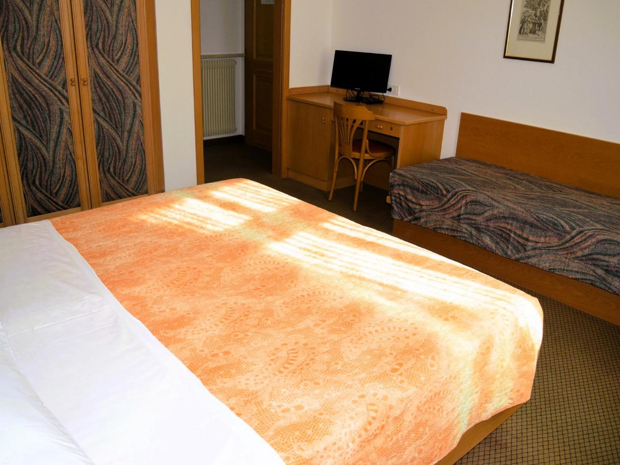 Hotel Villa Regina Levico Terme Bagian luar foto