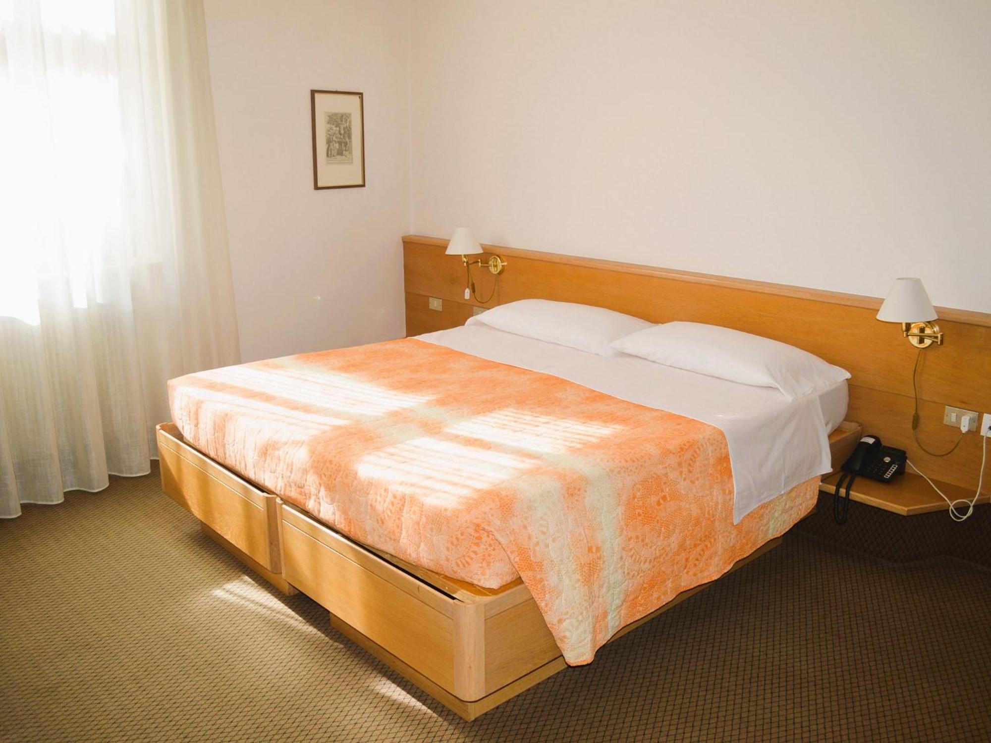 Hotel Villa Regina Levico Terme Bagian luar foto