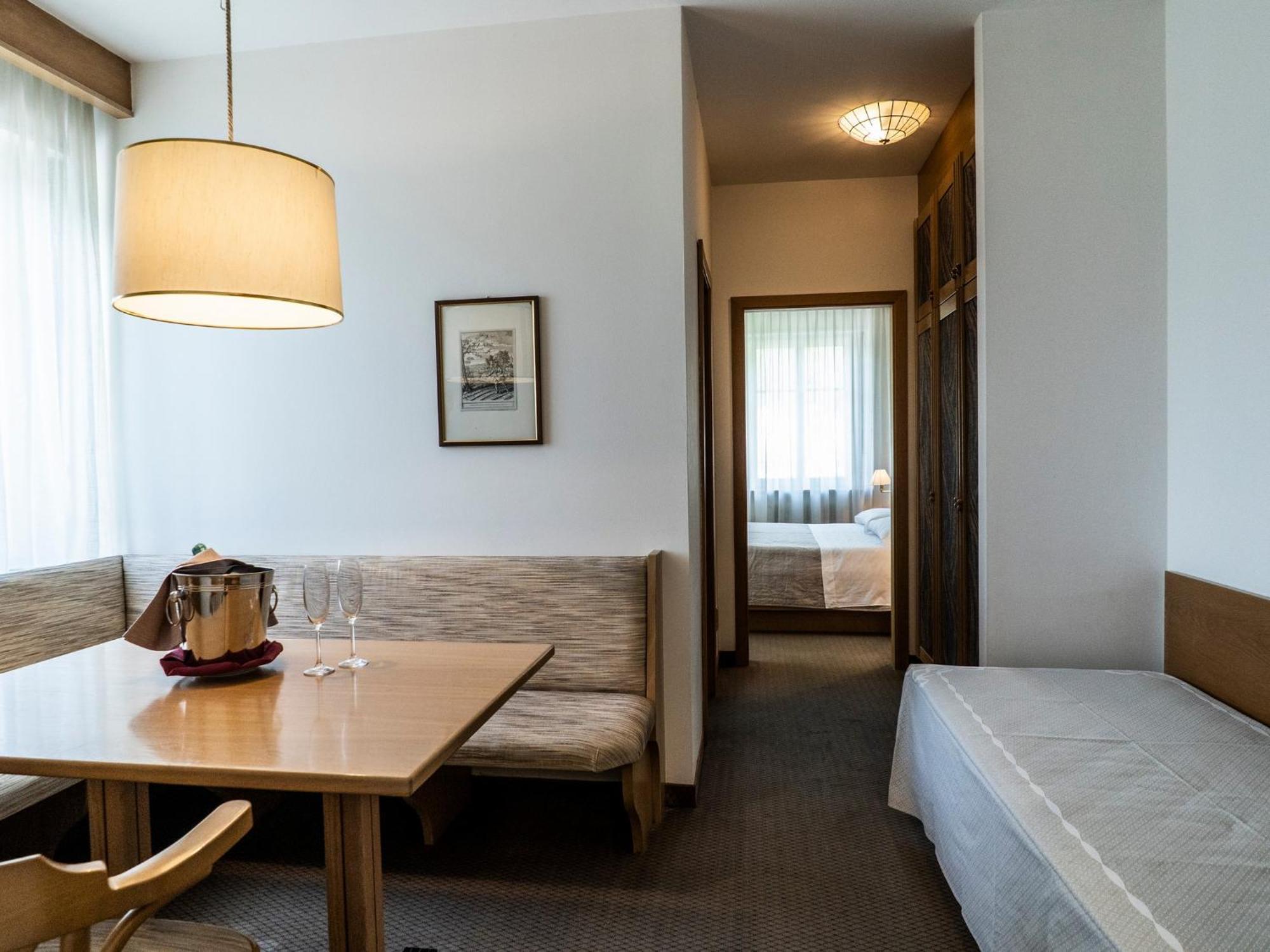 Hotel Villa Regina Levico Terme Bagian luar foto