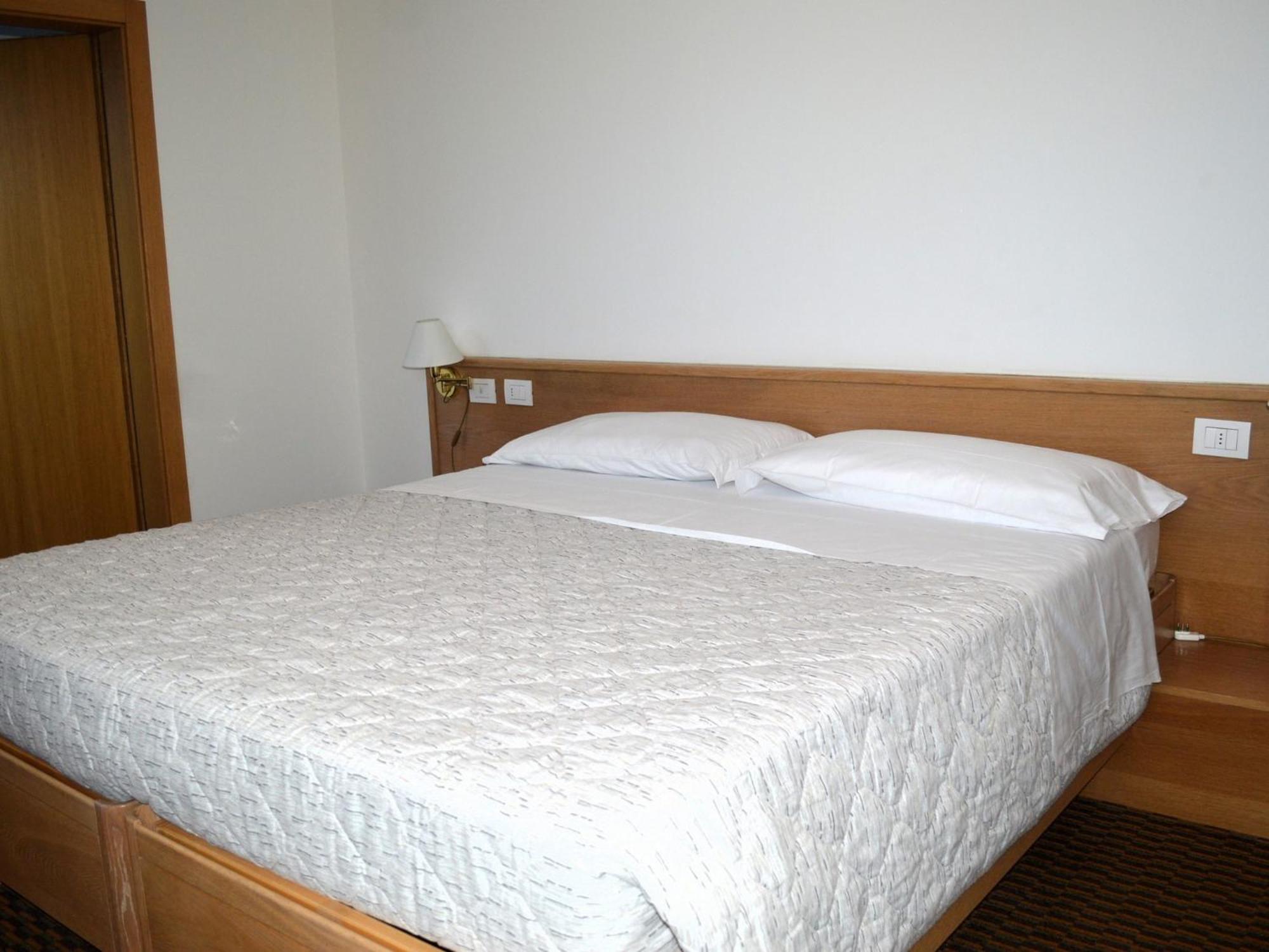 Hotel Villa Regina Levico Terme Bagian luar foto
