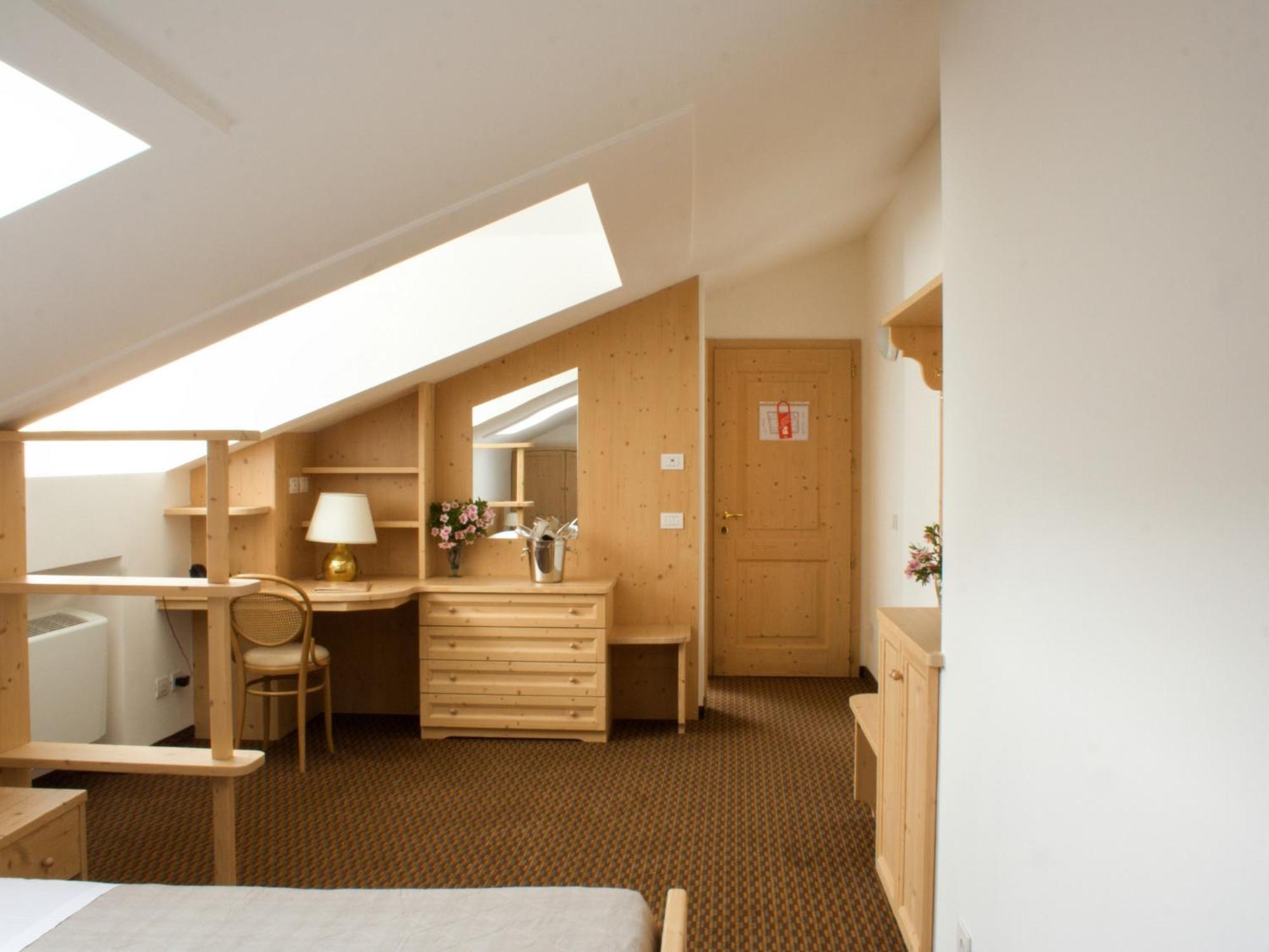 Hotel Villa Regina Levico Terme Bagian luar foto